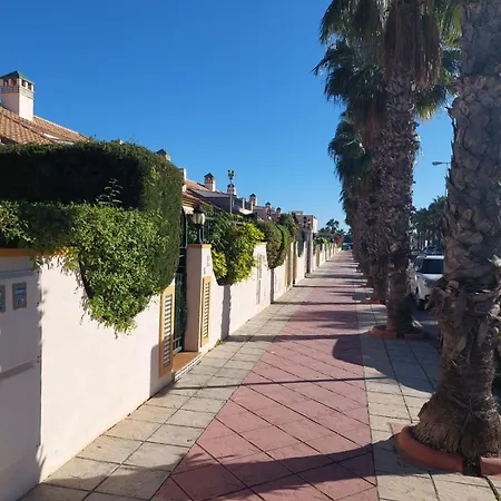 Espana - Punta Prima Orihuela Costa - Large For 6-people 85m2 And Terrace 40m2 Air Conditioning Wi-fi Living Kitchen 2 Bedrooms 2 Bathrooms 3 Swimming Pools Parking Security To The Sea 200m Only 40 Min To The Airport Lejlighed *
